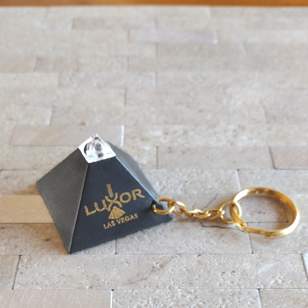 Luxor Las Vegas Light Up Pyramid Keyring Rare